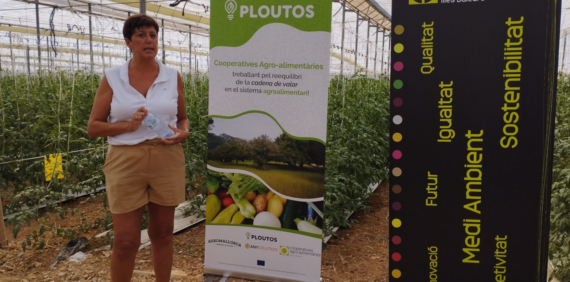 isabel Vicens explicant el projecte